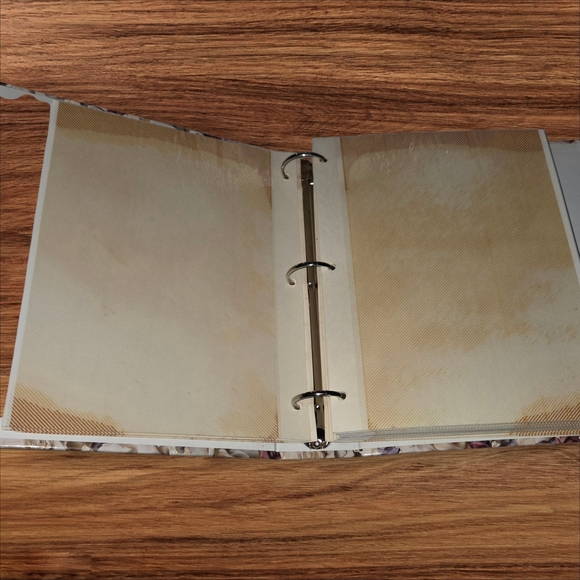 Floral Patterned‎ Binder - Picture 3 of 3